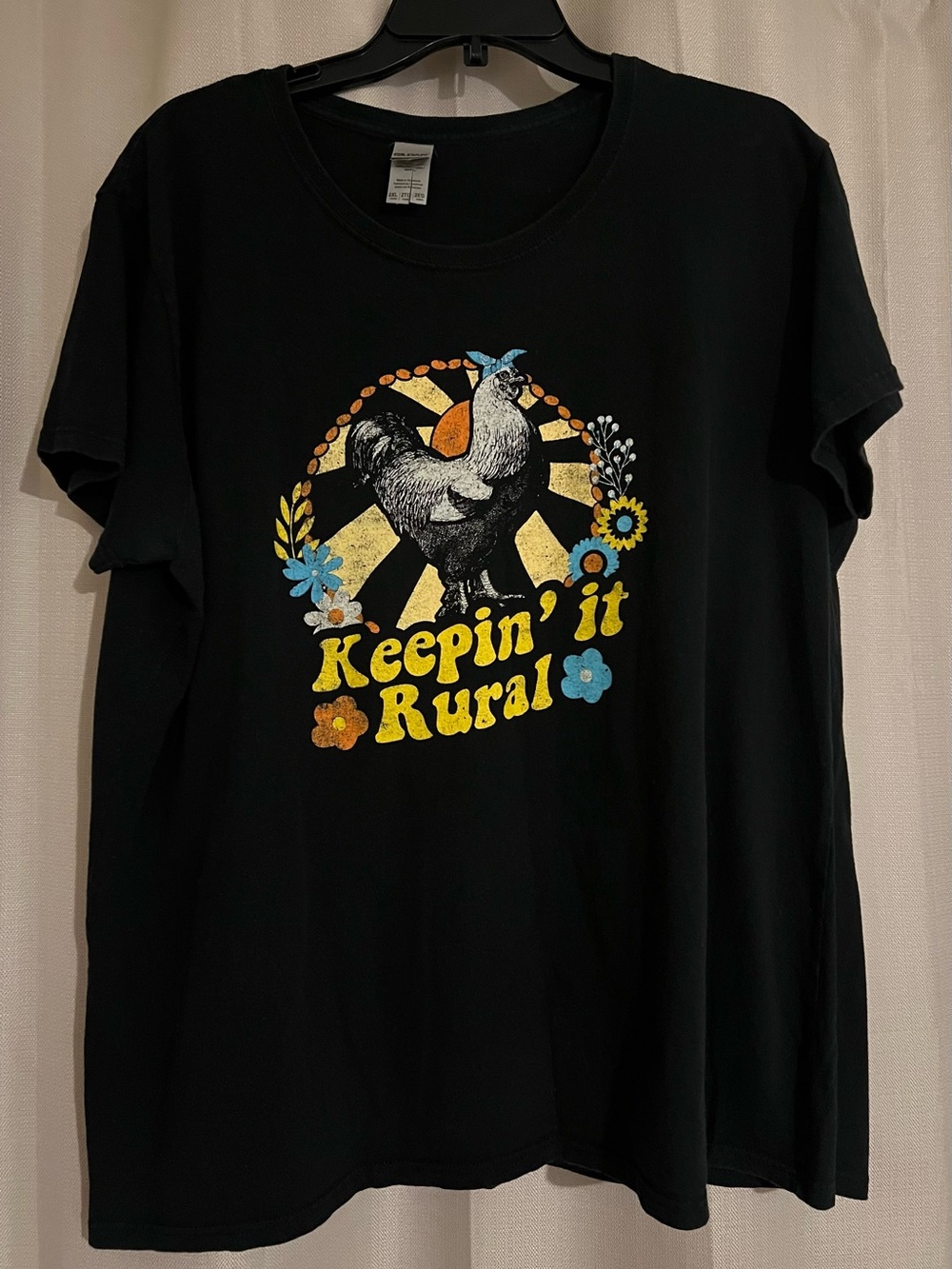 Gildan Women’s 2XL Black Keepin’ It Rural Chicken Graphic T-Shirt